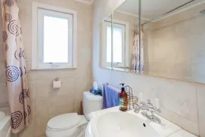 Hermosa casa independiente de 6 dormitorios, limpia y espaciosa - Toronto - Baño