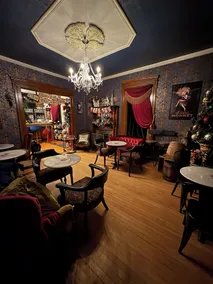 Iron Amethyst Inn   Boutique Hotel - Restaurant
