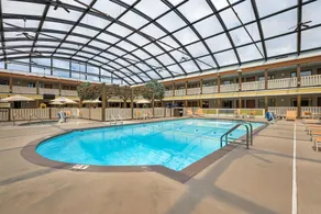 Best Western Plus Dubuque Hotel and Conference Center - Pool