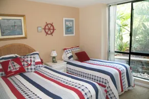 D19 -- Beachfront Bliss - Rom