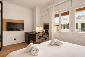 Theodor Rothschild Tel-Aviv - Camera