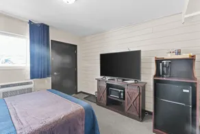 Lost Trail Resort - Riverside Rooms - Near Hot Pools - Bad