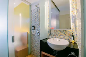 Kuta Beach Hotel - Bathroom
