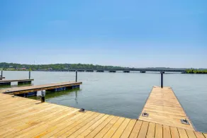 Walk to Marina: Lake Greenwood Retreat w/ Hot Tub - Interiør