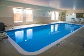 Comfort Inn & Suites Hutchinson - Piscine