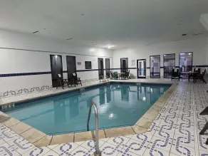 Sonesta Essential Ames - Piscine