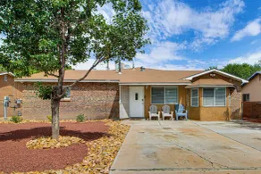 Walk to Park + Playground! ABQ Home w/ Fire Pit - Interiör