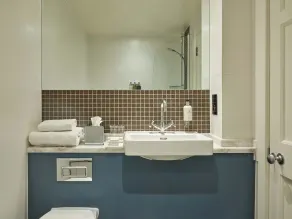 Montagu Place Hotel - Bathroom