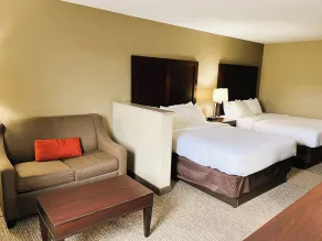 Days Inn & Suites by Wyndham Manheim Lebanon - Room