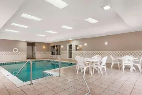Country Inn & Suites by Radisson, Newport News South, VA - Piscine