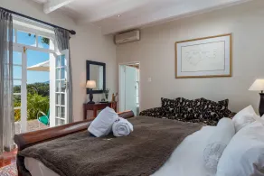 Manor on the Bay - Room