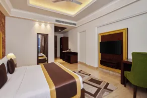Royal Kingdom Sarovar Portico Pilibhit - Rom