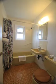 Sunset Motel & Trailer Park, Incorporated - Salle de bain