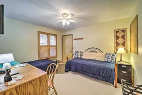 Mtn-View Cabin w/ Deck, 2 Mi to Beech Mtn Slopes! - Interiör