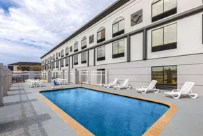 Wingate by Wyndham Sulphur Near Lake Charles - Piscine