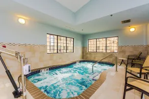 Staybridge Suites Grand Forks by IHG - Piscina