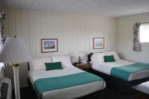 Rock Ledge Motel - Room