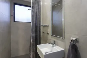 Breeze Lodge - Bathroom