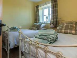 700 Westport - Room