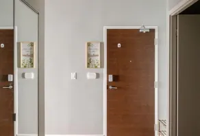 HostlyStays Luxury Suites - Room