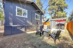 Ski & Hike: Cozy Big Bear Retreat w/ Fireplace - Interior