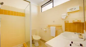 Raintree Motel - Room