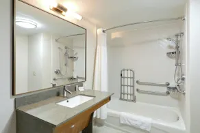 Fairfield Inn & Suites Woodbridge - Salle de bain