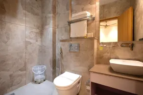Hotel Shri Govindam Banaras with Parking - Bathroom