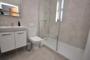 Sixteen B - Bathroom