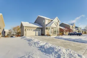 10 Mi to Dtwn Madison: Home w Large Yard - Interior