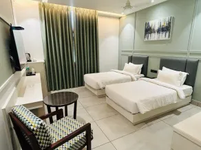 Five Elements Hotels Goldleaf Haldwani - Room