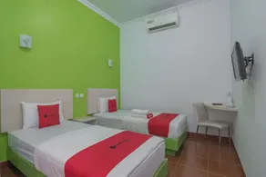 RedDoorz Plus near Alun Alun Kuningan - Værelse