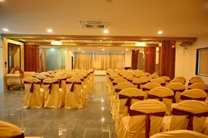 SHARAN'S INN SUTES & BANQUETS - Restaurante