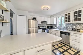 Pittsburgh Retreat w/ Deck ~ 4 Mi to Dtwn! - Innvendig