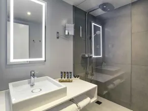 Novotel Poznan Centrum - Bathroom