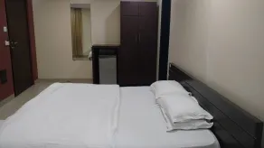Pals Hotel - Room