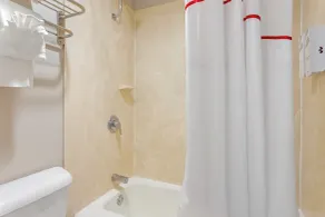 Red Roof Inn Hope - Badezimmer