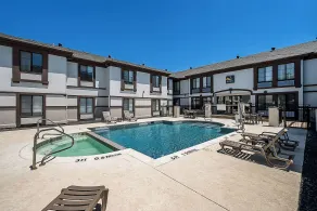 Quality Inn & Suites Irving DFW Airport South - Piscina