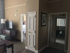 Embassy Suites by Hilton Savannah Historic District - Chambre