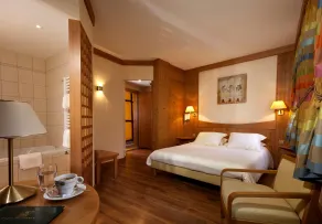 Logis Hôtel de la Tour - Room