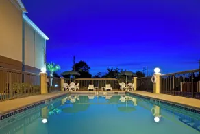 Holiday Inn Express & Suites Milton East I-10 by IHG - Pool
