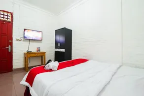 RedDoorz near Universitas Pamulang - Zimmer