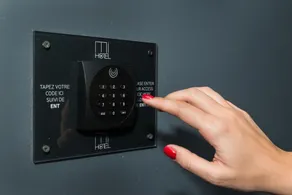 MiHotel Lyon - Borne des arrivées/des départs