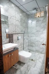 Hotel The Pearl Shine - Bathroom