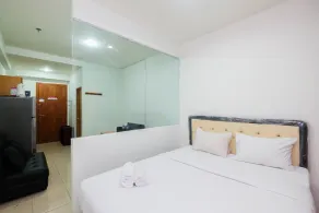 Comfortable and Homey Studio at Titanium Square Apartment By Travelio - Zimmer