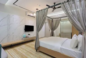 Hotel Shiv Vatika, Vesu - Room