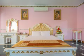 Stone Wood Riverfront Resort, Siolim - Zimmer