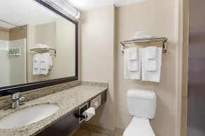 Best Western Bonnyville Inn & Suites - Bathroom