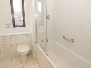 Richmond Hall - Bathroom