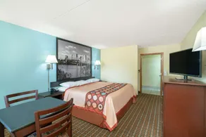 Super 8 by Wyndham North Little Rock/McCain - Room